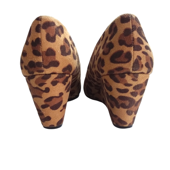 ☆☆SOLD☆☆ CL by Laundry Animal Print Wedge Heels - Picture 6 of 7
